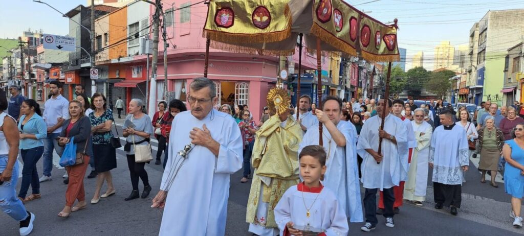 Jesus Eucarístico está no meio de nós - Jornal O São Paulo