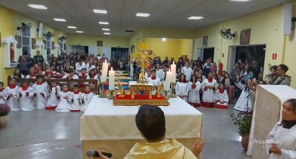 Jesus Eucarístico está no meio de nós - Jornal O São Paulo