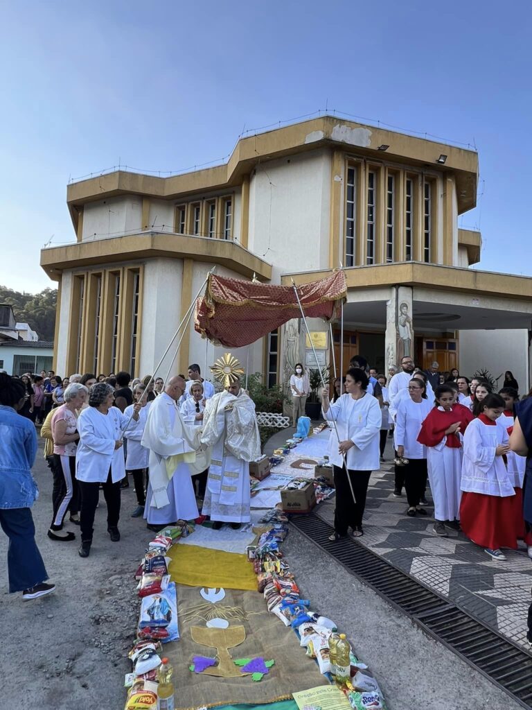 Jesus Eucarístico está no meio de nós - Jornal O São Paulo
