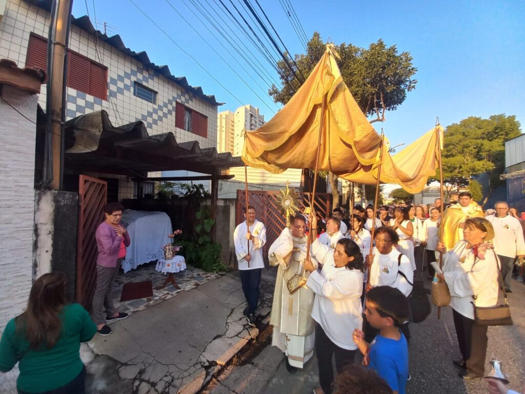 Jesus Eucarístico está no meio de nós - Jornal O São Paulo