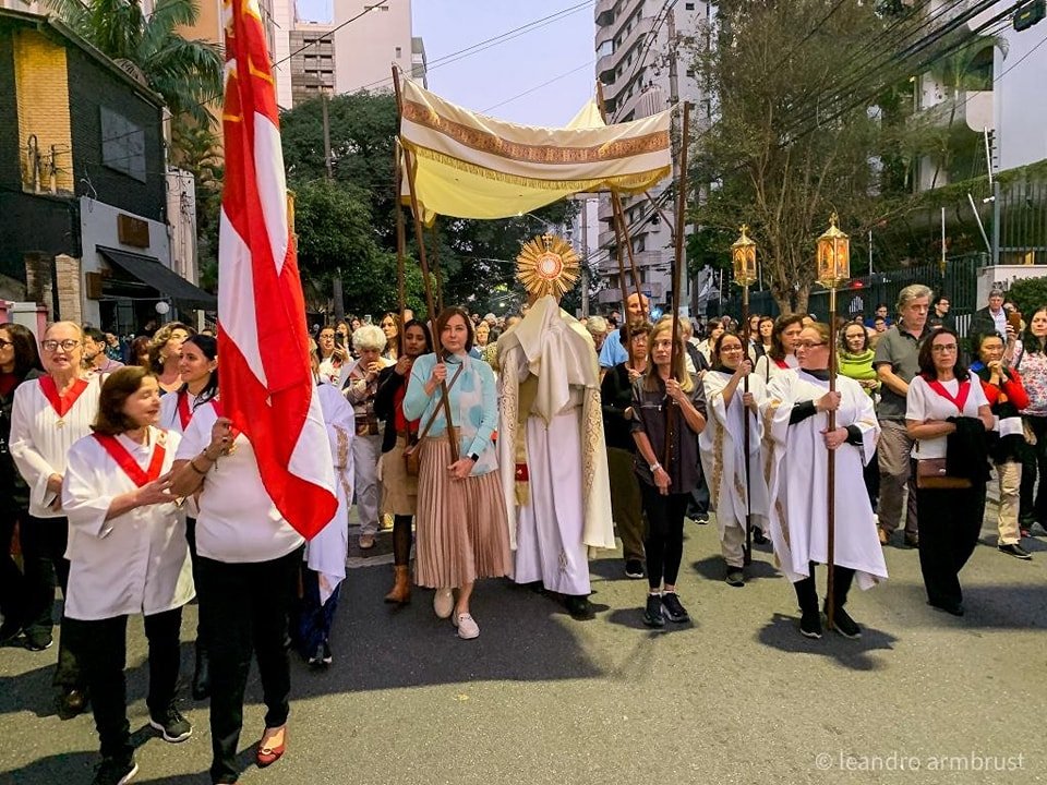 Jesus Eucarístico está no meio de nós - Jornal O São Paulo