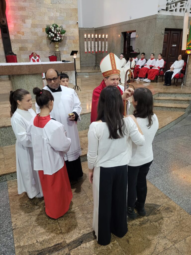 Dom Ângelo preside missas no dia de São João Batista e crismas - Jornal O São Paulo