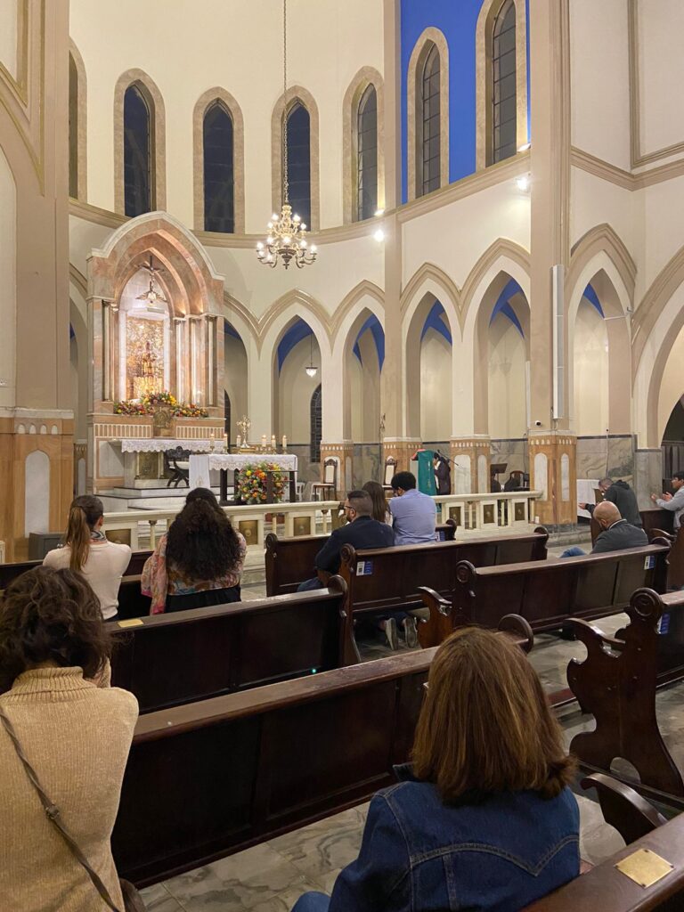 Jovens e famílias participam do Vigília Universitária de Corpus Christi - Jornal O São Paulo