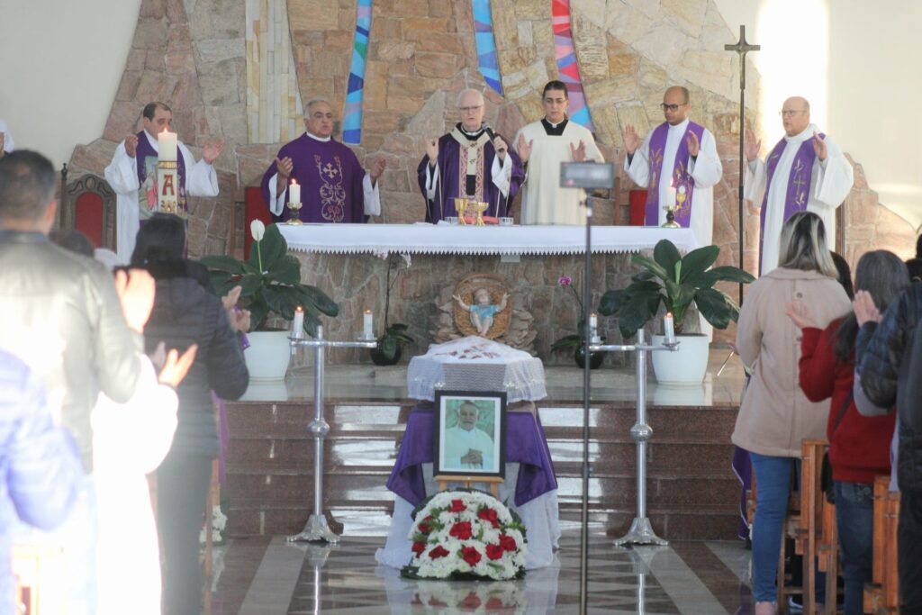O adeus ao Padre Luís Izidoro Molento, morto aos 58 anos - Jornal O São Paulo