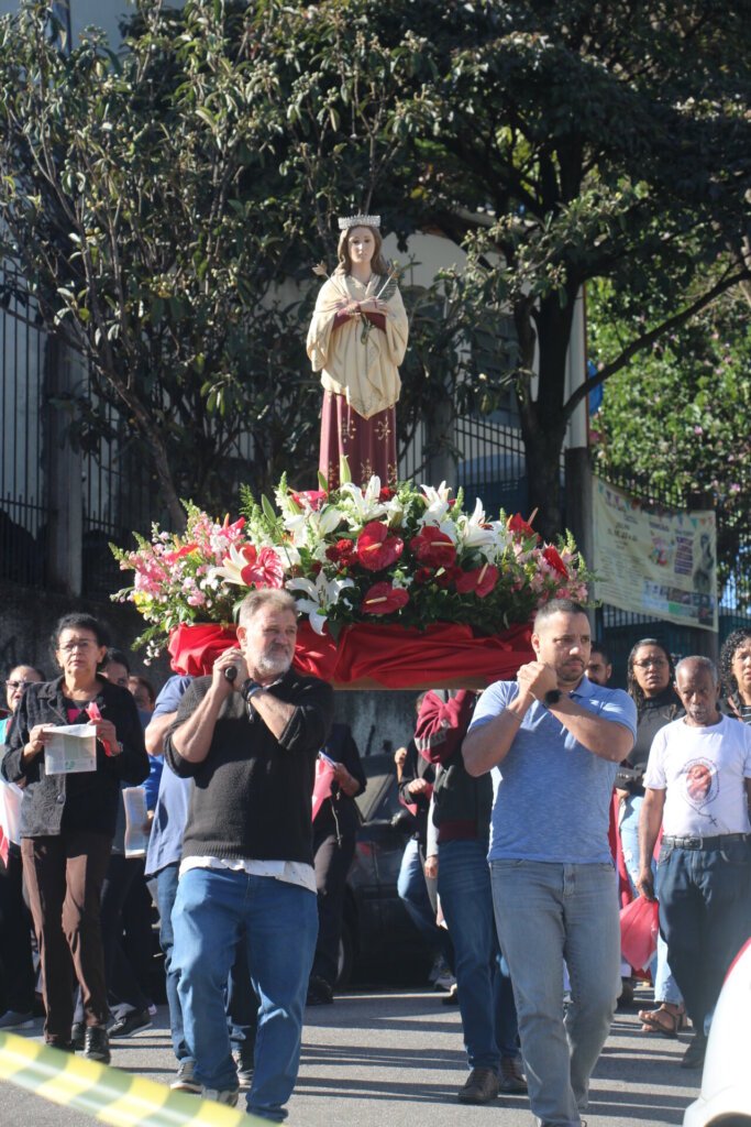 Fiéis do Parque Bristol celebram a padroeira Santa Cristina - Jornal O São Paulo