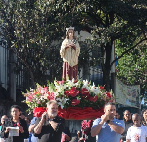 Fiéis do Parque Bristol celebram a padroeira Santa Cristina - Jornal O São Paulo