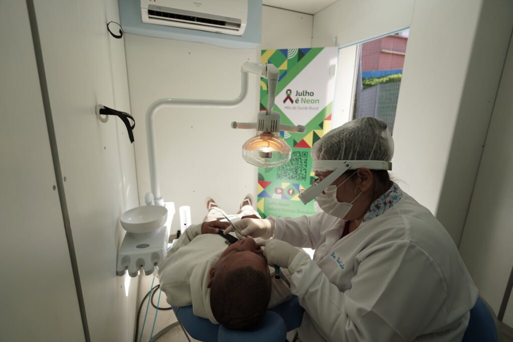Julho Neon: campanha alerta para cuidados com a saúde bucal - Jornal O São Paulo