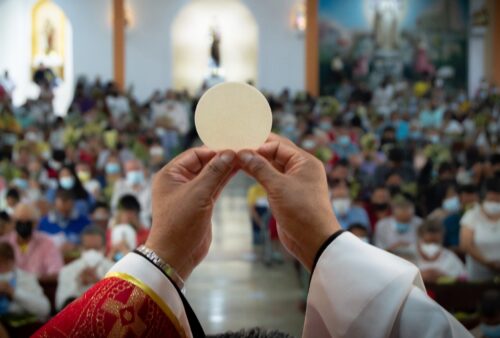 Papa: a Eucaristia nos abre ao mundo, como Jesus nos ensinou - Jornal O São Paulo