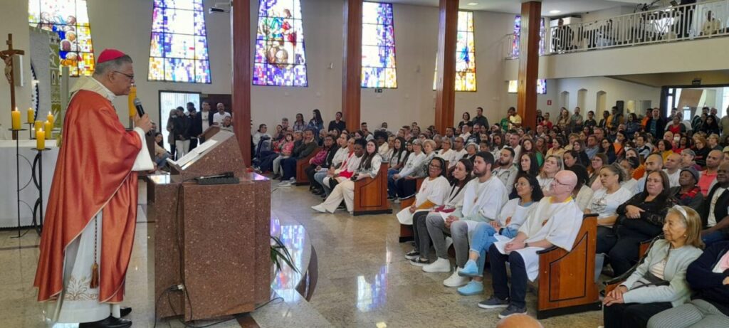 Paróquia Santa Cruz recebe a visita pastoral de Dom Carlos Silva - Jornal O São Paulo