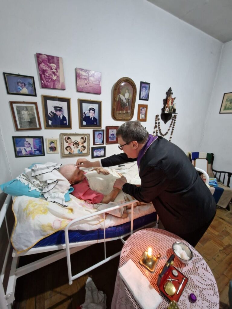 Dom Ângelo faz visita pastoral à Paróquia Santa Teresinha do Menino Jesus - Jornal O São Paulo