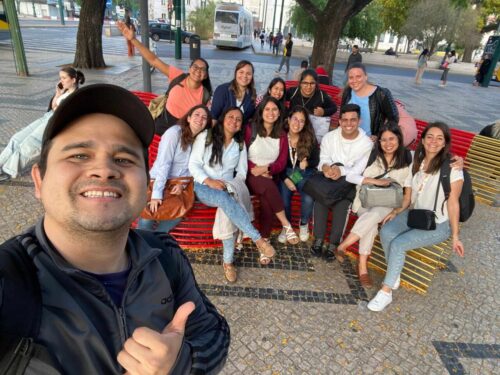 A alegria de voluntário colombiano que almoçou com o Papa na JMJ Lisboa 2023 - Jornal O São Paulo