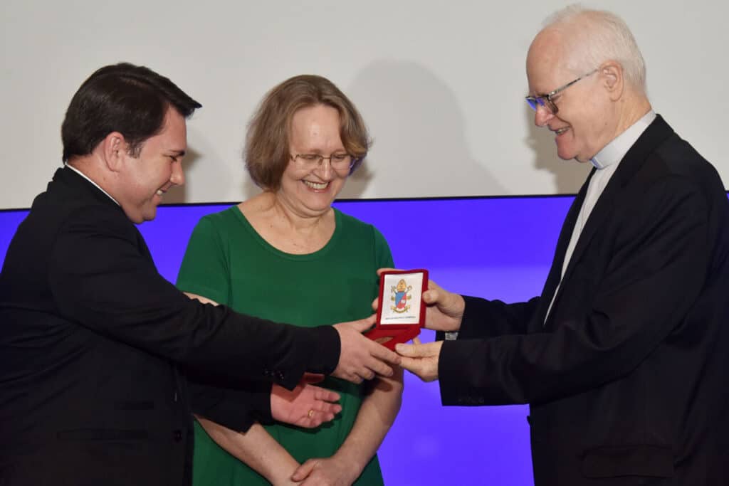 Contemplados com a Medalha São Paulo Apóstolo são reconhecidos por testemunho do Evangelho na cidade