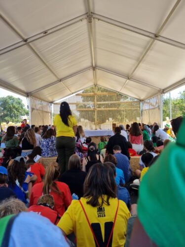 JMJ: Jovens da Comunidade Canto de Maria visitam a Cidade da Alegria - Jornal O São Paulo