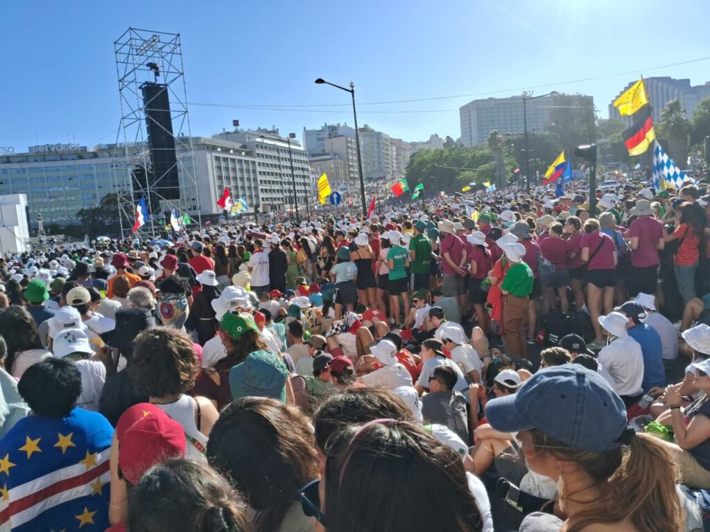 Peregrinos brasileiros se emocionam com a Via Sacra da JMJ Lisboa 2023 - Jornal O São Paulo