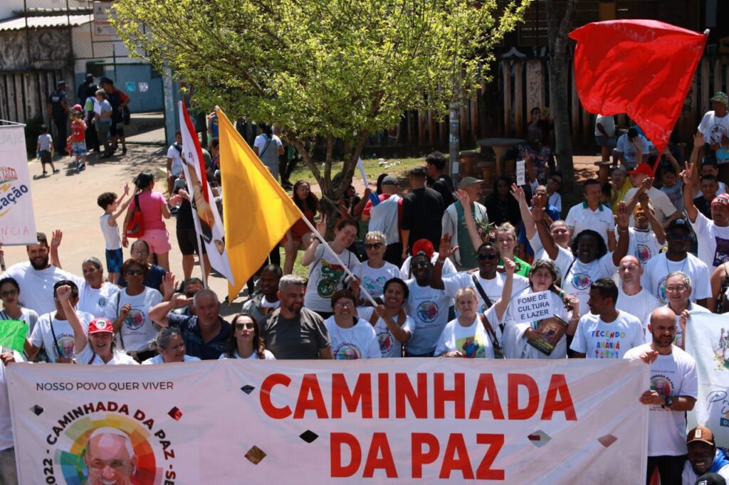 Caminhada pela paz, Crismas e instituição de ministros e coroinhas são destaques no Belém - Jornal O São Paulo