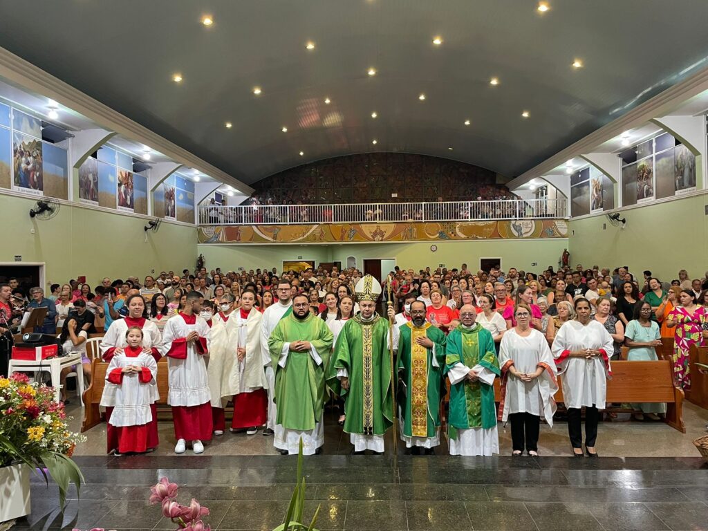 Caminhada pela paz, Crismas e instituição de ministros e coroinhas são destaques no Belém - Jornal O São Paulo