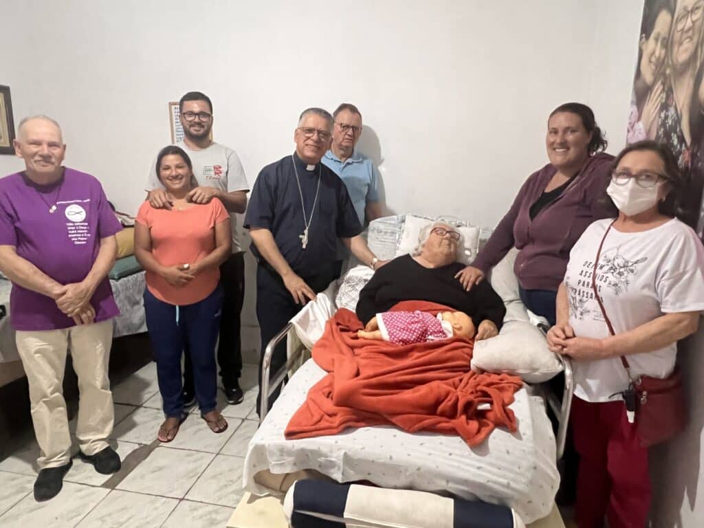 Dom Carlos Silva faz visita pastoral à Paróquia Nossa Senhora Mãe e Rainha - Jornal O São Paulo
