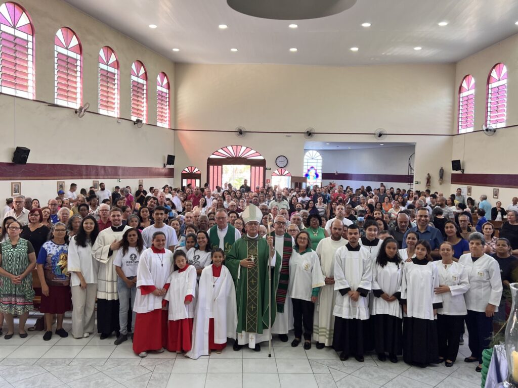 Dom Carlos Silva faz visita pastoral à Paróquia Nossa Senhora Mãe e Rainha - Jornal O São Paulo