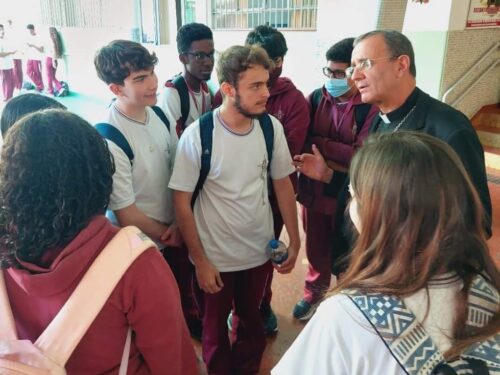 Dom Carlos Lema Garcia faz visita pastoral ao Colégio Consolata - Jornal O São Paulo