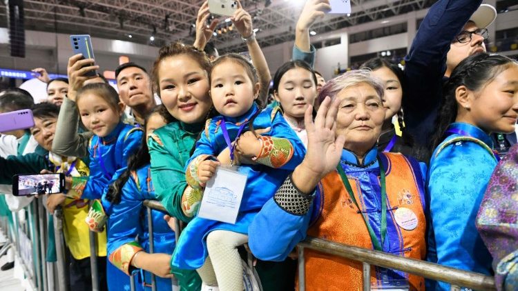 ‘Deus Amor vem ao nosso encontro para nos fazer filhos seus e irmãos entre nós’ - Jornal O São Paulo