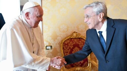 Papa Francisco recebe o cantor Caetano Veloso - Jornal O São Paulo