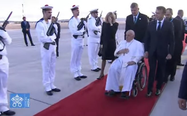 Papa se despede da França, após missa com 50 mil pessoas em Marselha - Jornal O São Paulo