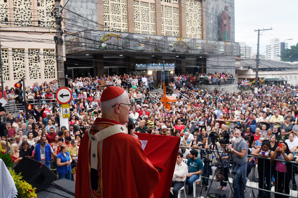 Em ano jubilar, fiéis lotam o Santuário São Judas Tadeu na festa do padroeiro - Jornal O São Paulo