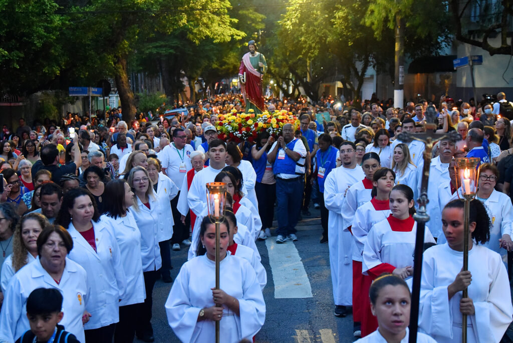 Em ano jubilar, fiéis lotam o Santuário São Judas Tadeu na festa do padroeiro - Jornal O São Paulo