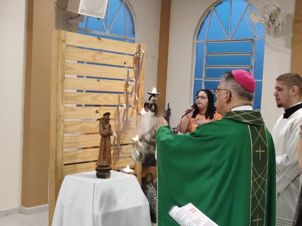 Dom Carlos Silva preside missa em comunidade dedicada a São Francisco de Assis - Jornal O São Paulo