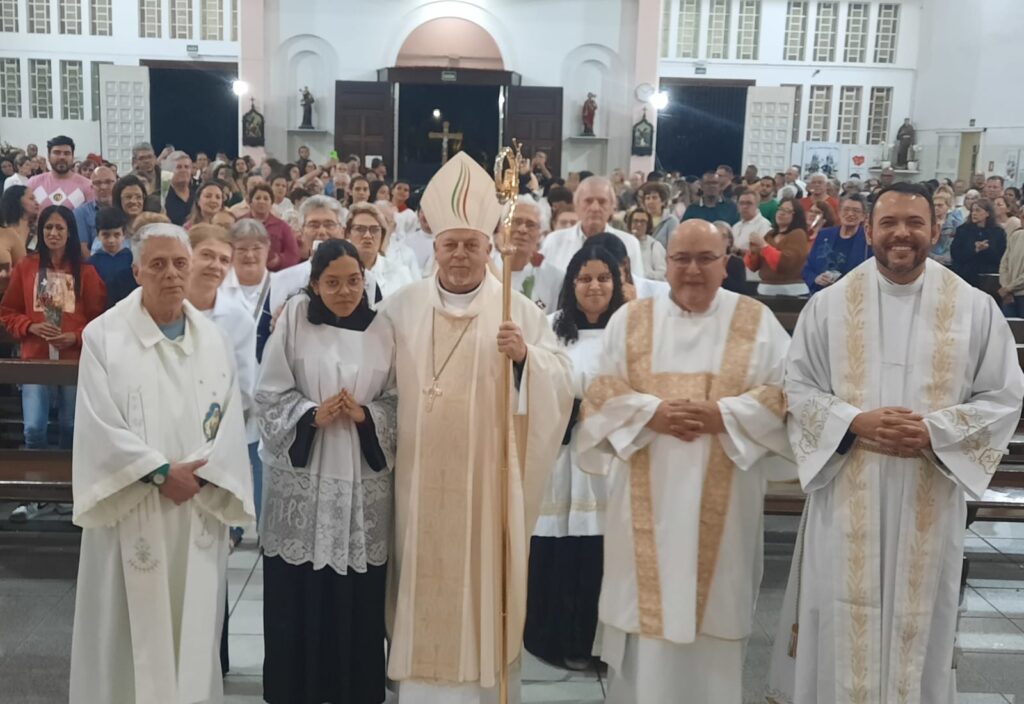 Dom Jorge Pierozan preside missas em festas patronais e em capela resturada - Jornal O São Paulo