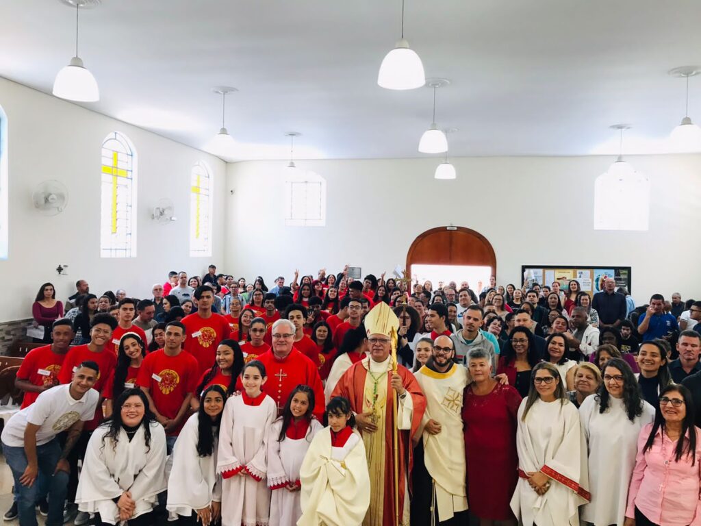 Dom Carlos Silva faz visita pastoral à Paróquia Santa Cruz - Jornal O São Paulo