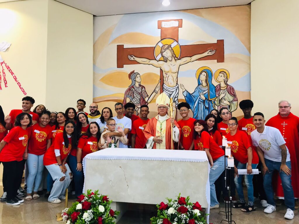 Dom Carlos Silva faz visita pastoral à Paróquia Santa Cruz - Jornal O São Paulo