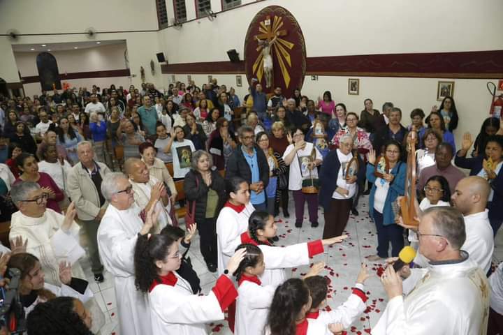 Na Brasilândia, Paróquia Mãe e Rainha festeja a padroeira com chamado à missionariedade - Jornal O São Paulo