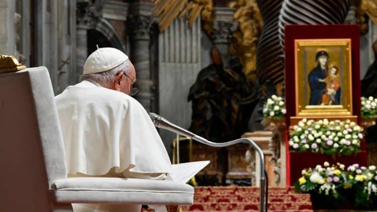 Papa na oração pela paz: ‘Maria, intercedei pelo nosso mundo em perigo e tumulto’ - Jornal O São Paulo