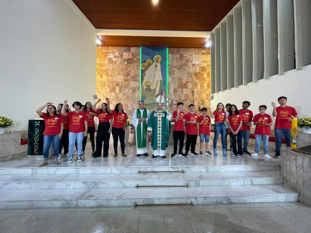 Dom Cícero preside crismas na Região Belém - Jornal O São Paulo