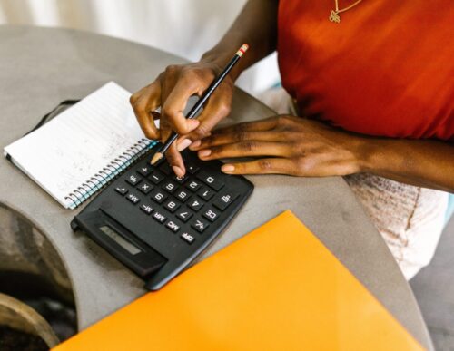 Como administrar as finanças em tempos de festas e promoções tentadoras? - Jornal O São Paulo