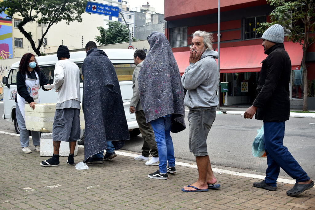 Vereador proponente do projeto de lei que dificultaria a doação de alimentos aos mais pobres retira proposta da pauta da Câmara - Jornal O São Paulo
