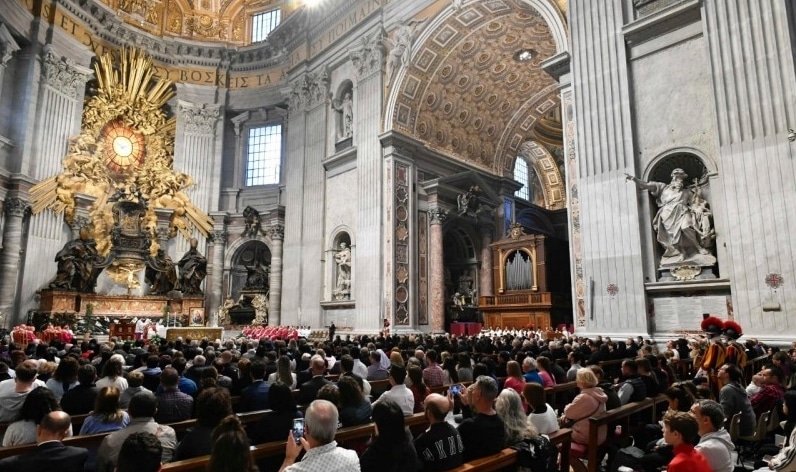 Papa Francisco preside missa em sufrágio de Bento XVI e bispos falecidos no último ano - Jornal O São Paulo