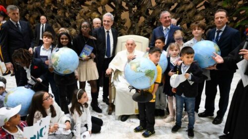 O Papa a crianças: há pessoas más que fazem a guerra, mas nós trabalhamos pela paz - Jornal O São Paulo