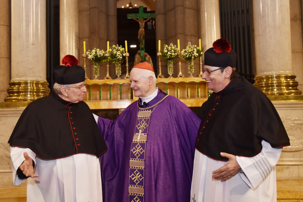 Cardeal Scherer dá posse a dois novos cônegos na Arquidiocese de São Paulo