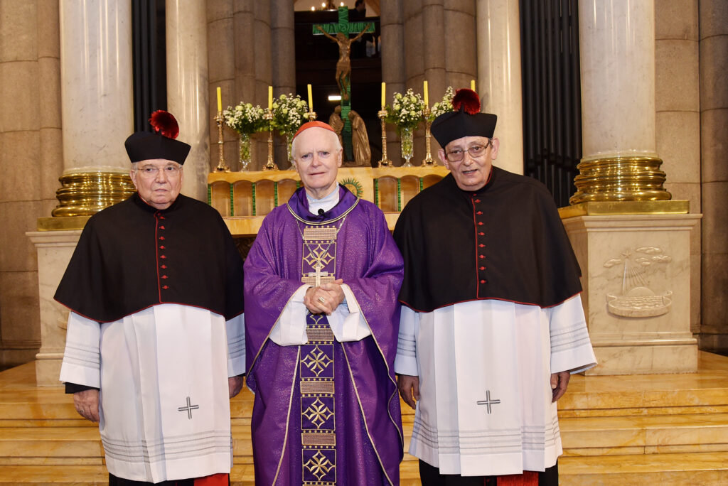 Cardeal Scherer dá posse a dois novos cônegos na Arquidiocese de São Paulo