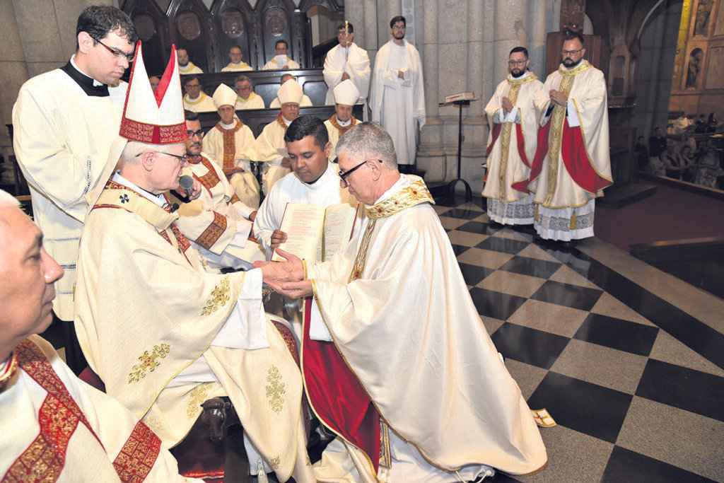 Na Catedral da Sé, Cardeal Scherer ordena 5 padres para a Igreja - Jornal O São Paulo