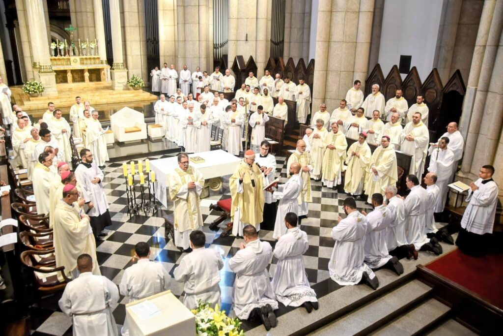 Cardeal Odilo Pedro Scherer ordena 10 diáconos e pede orações pelas vocações - Jornal O São Paulo
