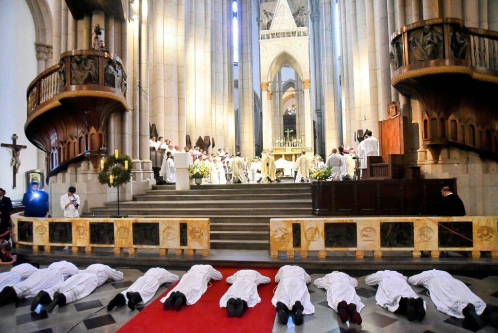 Cardeal Odilo Pedro Scherer ordena 10 diáconos e pede orações pelas vocações - Jornal O São Paulo