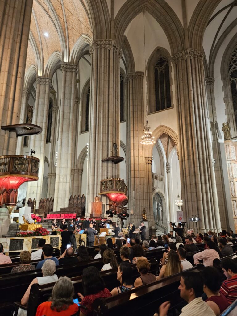 ‘Ele se fez pequenino para que todos se sentissem muito à vontade de se aproximar Dele’ - Jornal O São Paulo