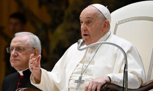 Como os Reis Magos, ‘olhar para o céu, com os pés no chão, e adorar’, diz Papa Francisco - Jornal O São Paulo