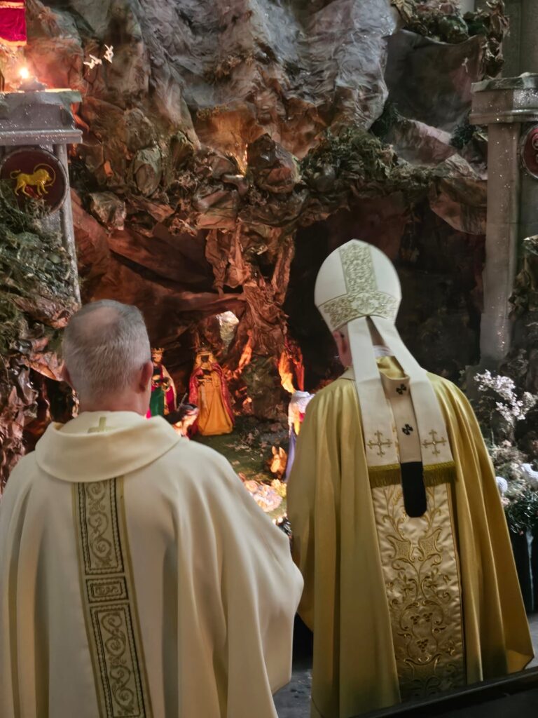 ‘Ele se fez pequenino para que todos se sentissem muito à vontade de se aproximar Dele’ - Jornal O São Paulo