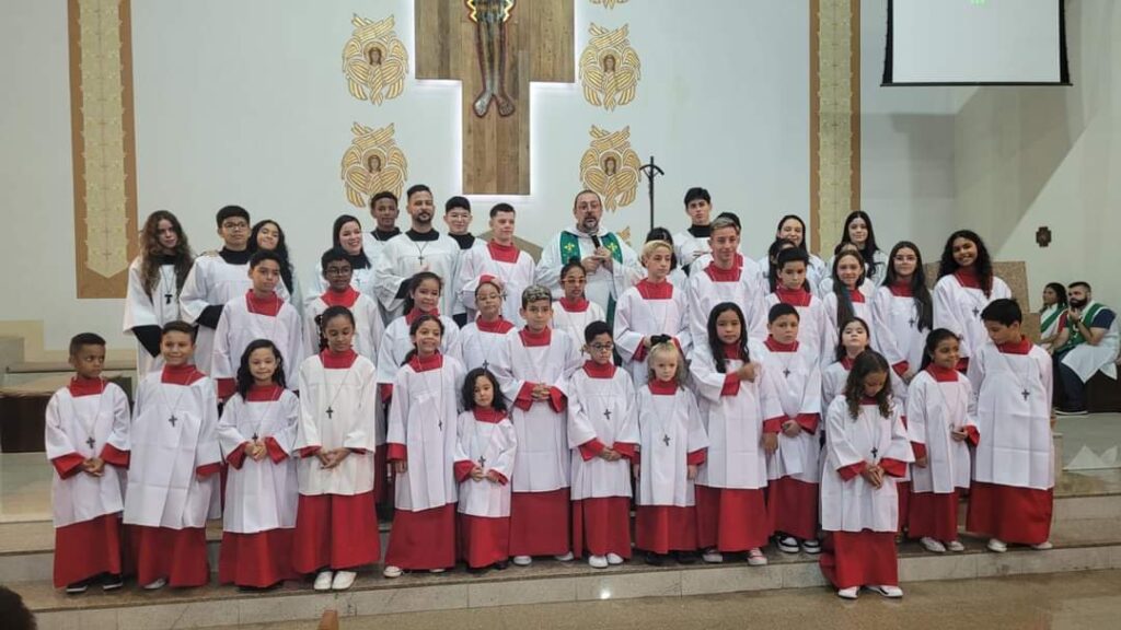 Na Brasilândia, 30 novos coroinhas são investidos na Paróquia Santo Antônio - Jornal O São Paulo