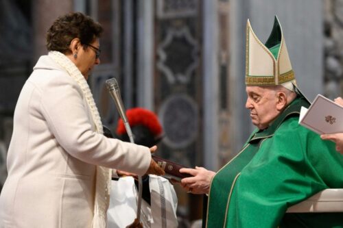 Papa Francisco: ‘A Palavra nos atrai a Deus e envia aos outros’ - Jornal O São Paulo