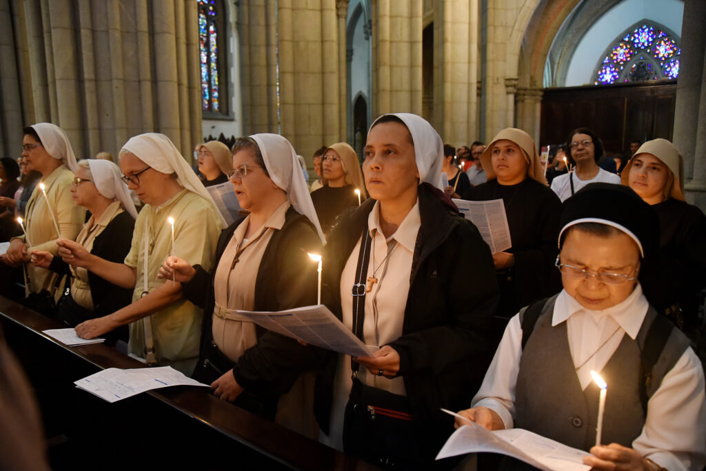 Os consagrados são chamados a ‘irradiar a luz de Cristo’ no mundo - Jornal O São Paulo